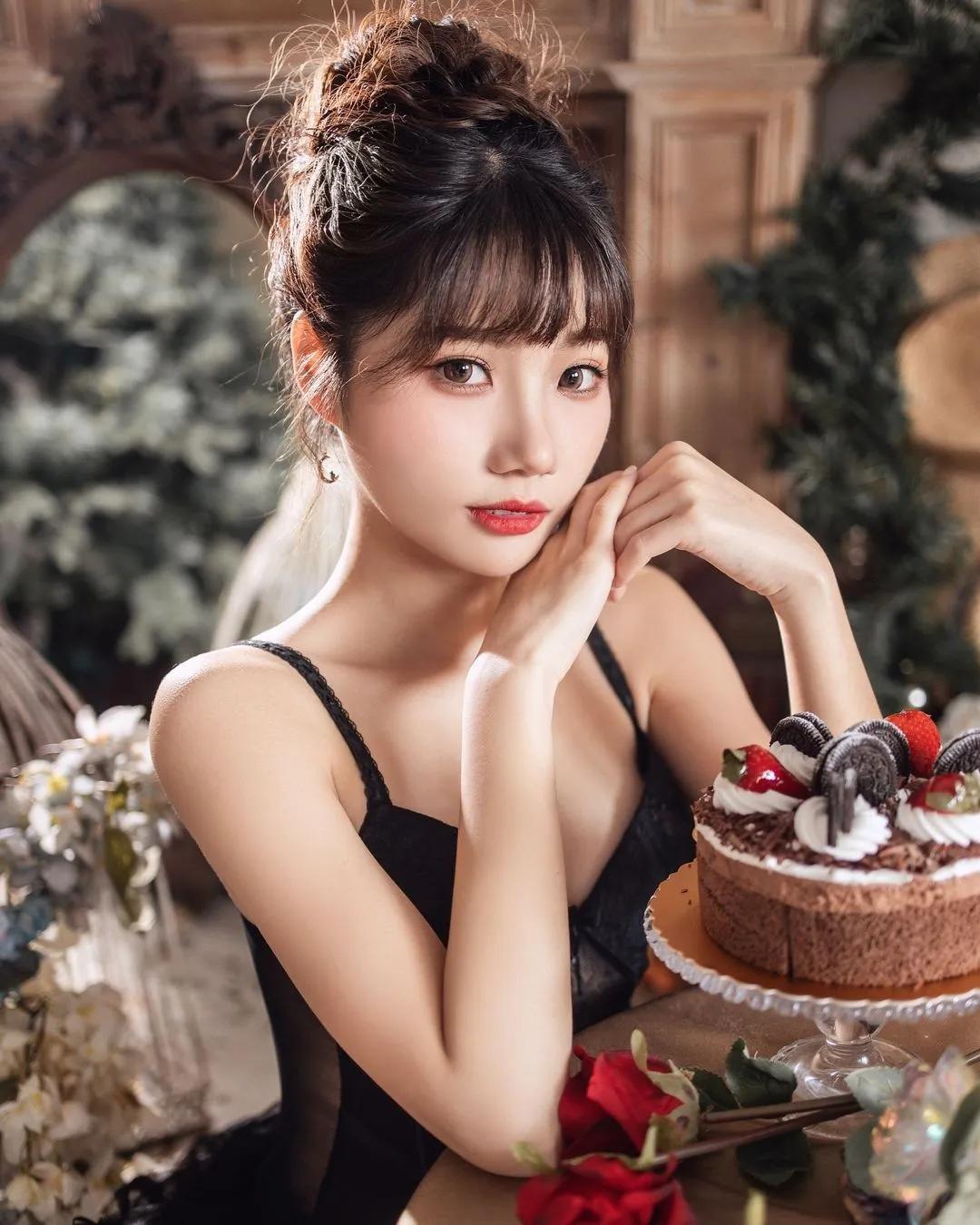 可爱甜心「Nimo尼莫」露白嫩酥胸 脸蛋也超赞的(3)