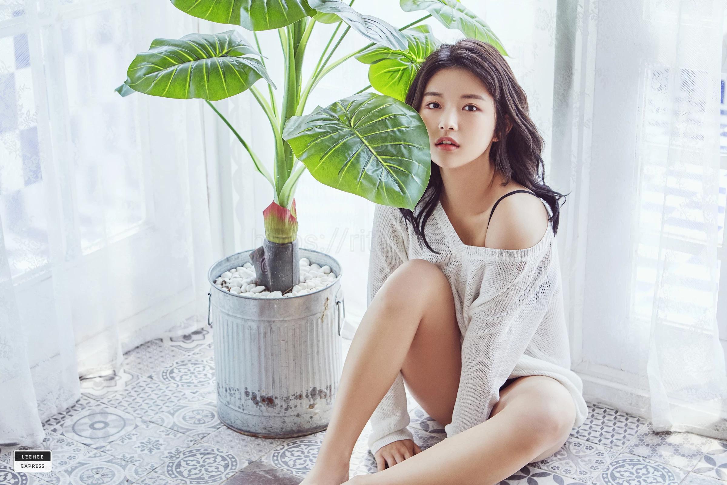 LEEHEE EXPRESS - LEGF-002 U.Hwa (은유화) (44P)(20)