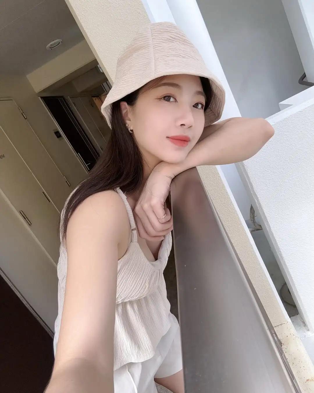 超辣甜美正妹穿著性感！「啵BöBö」展现魔鬼身材(20)