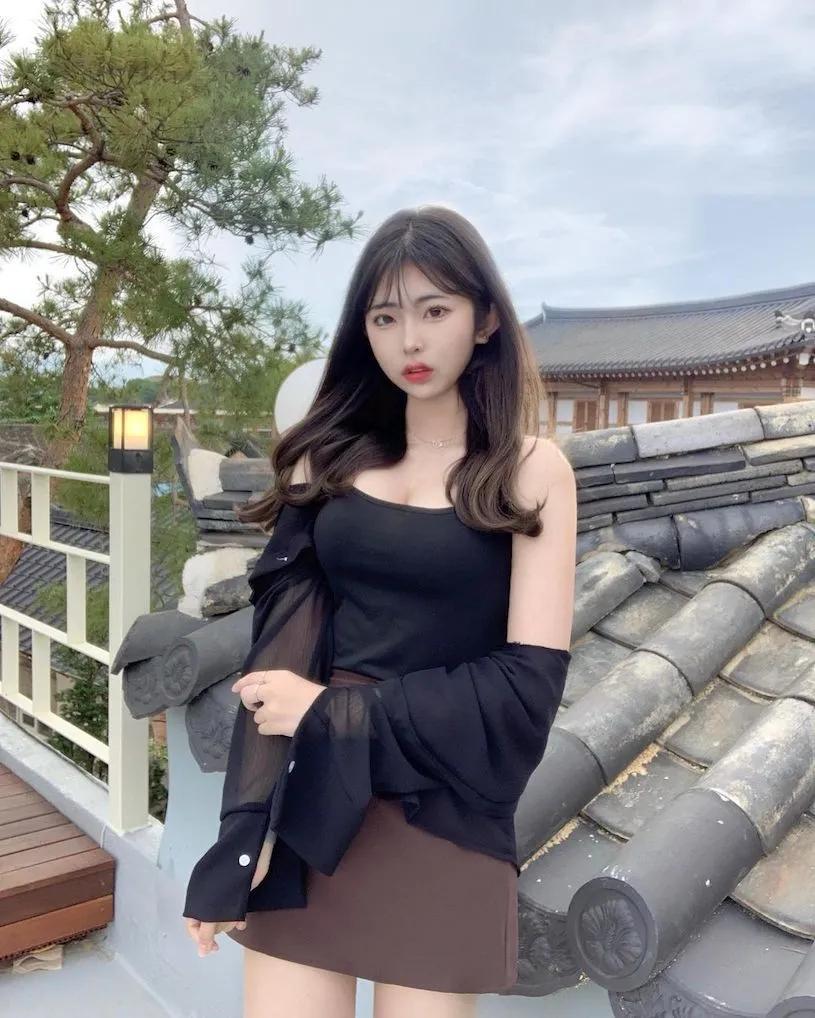 「上围超级有料」的韩国凶凶妹子，雄伟车头灯「发育太好」！-小湿妹图(15)