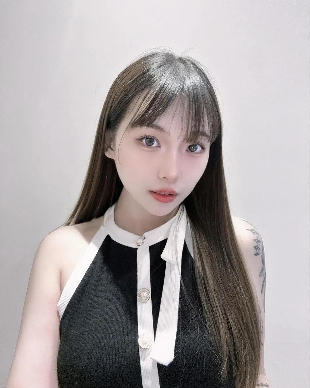 「哈耿」不只水汪大眼脸蛋甜美 雪白美肌身材好狂(9)