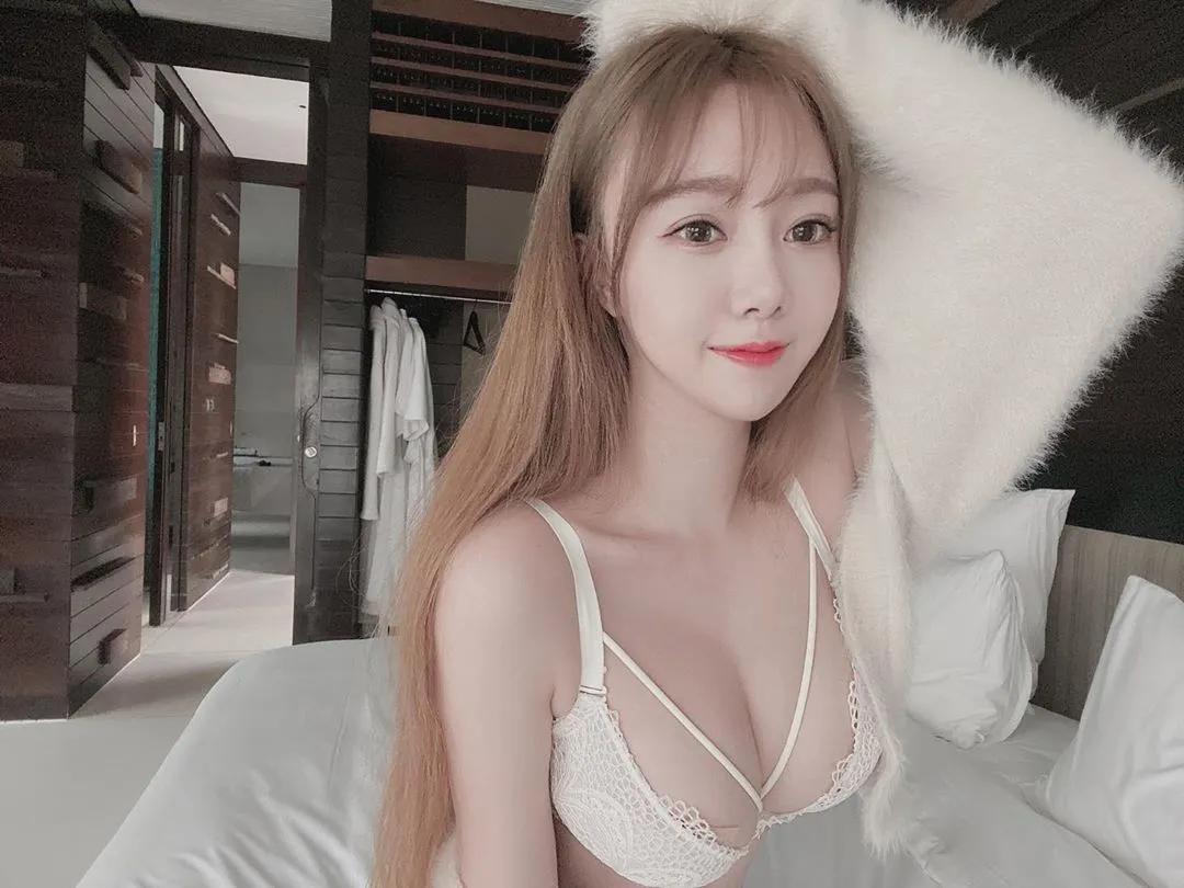 横看成岭侧成峰！巨峰小只马「米妹Vanessa」比基尼包不住　满满乳量快溢出(12)