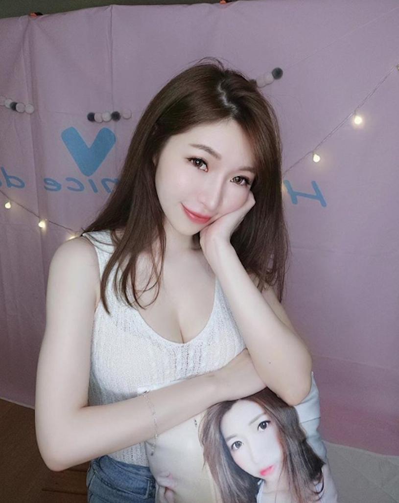 正妹直播主「Elena娜娜」穿搭照超性感，「养眼逆天长腿」太吸睛了！(7)