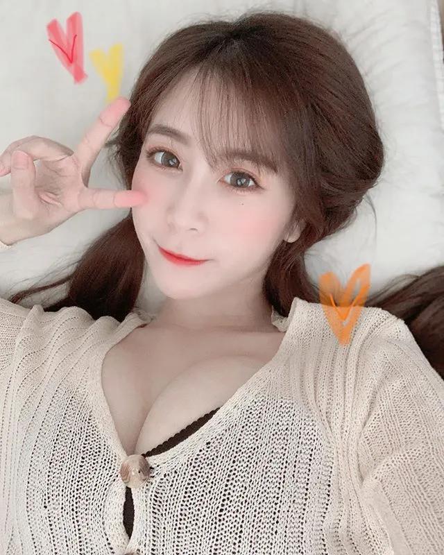 纯净的脸蛋下 拥有「D 罩杯」的胸器加上「水蛇腰、纤细美腿」的完美组合~黛黛(14)