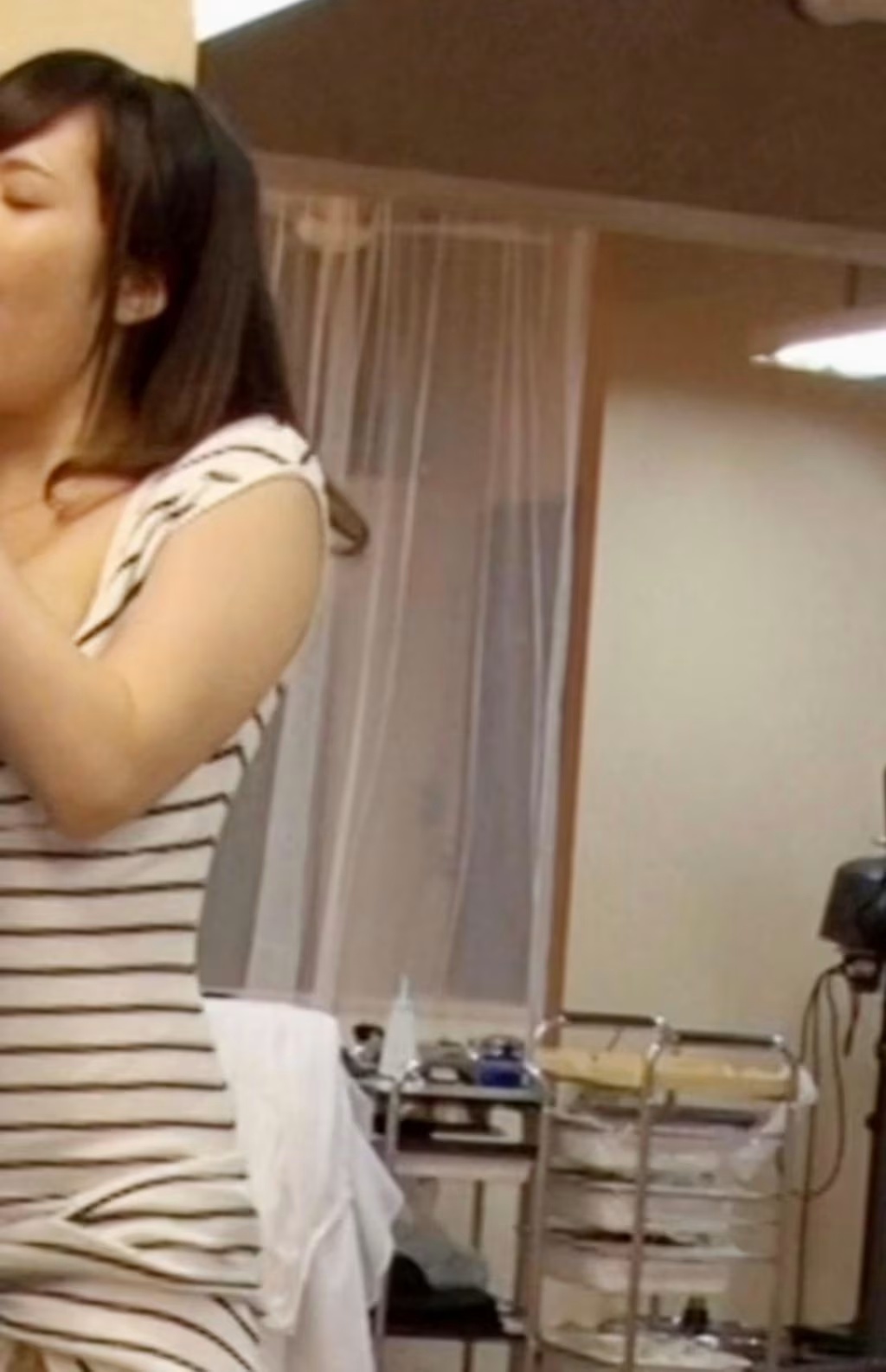 [JP] Mizuna Wakatsuki (若槻みづな)： 寫真集 誘惑美容室 (あめんぼ) (125 photos) - ( Page 1 / 7 )(109)