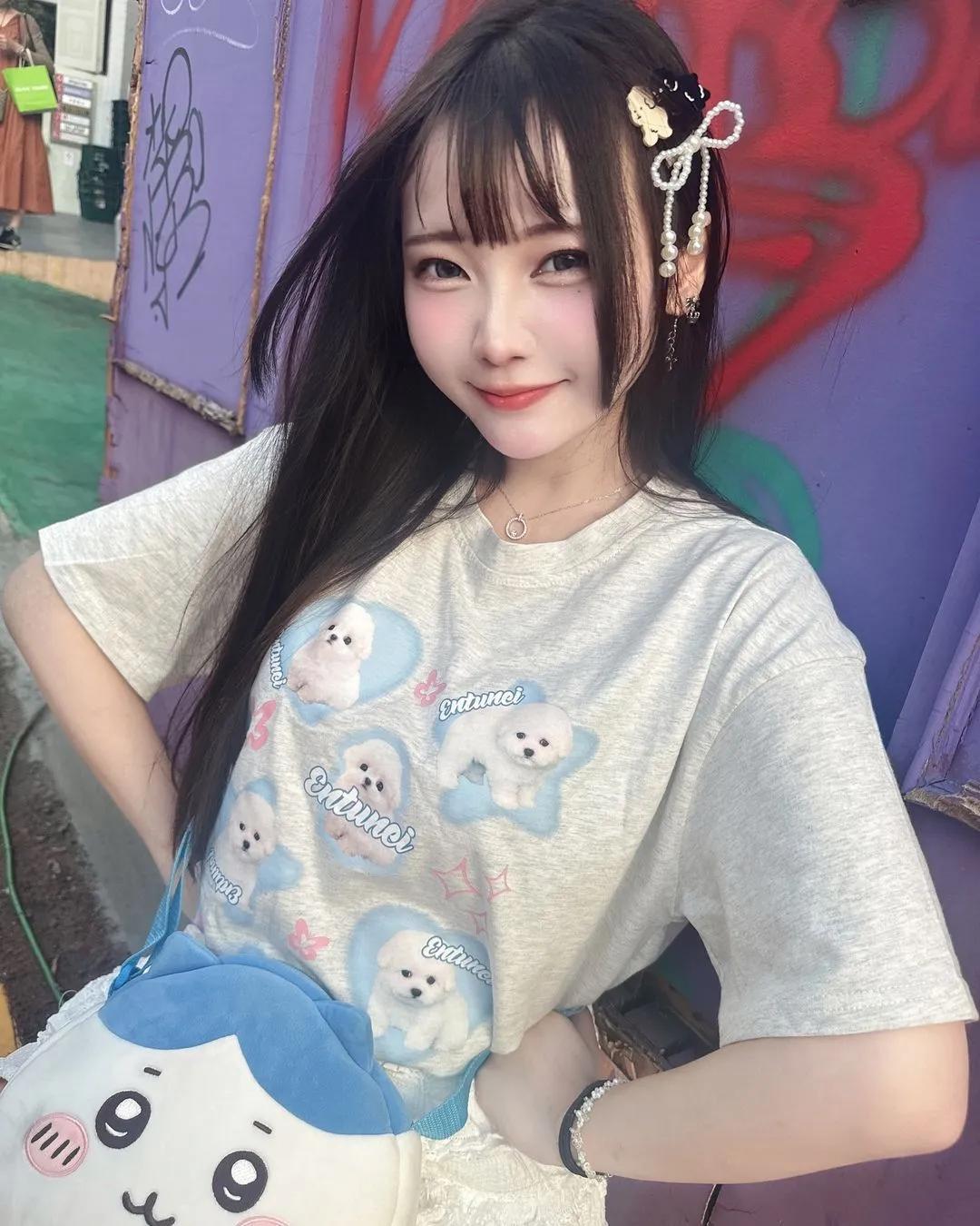 「Miyu小咪」胸前深沟太邪恶 难以招架(2)