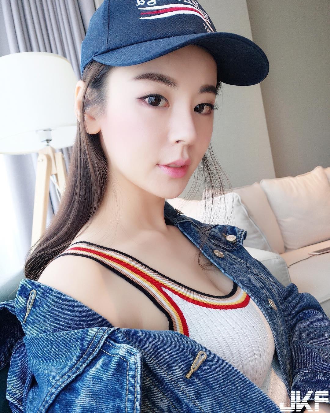 服饰店「正妹老板娘」雪地泡温泉　大晒白嫩双乳！一双逆天长腿超性感！-小湿妹图(10)