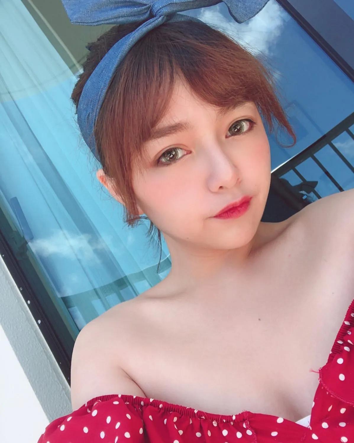 Niu 正妹白皙肉包诚意大放送 乳香四溢！(2)