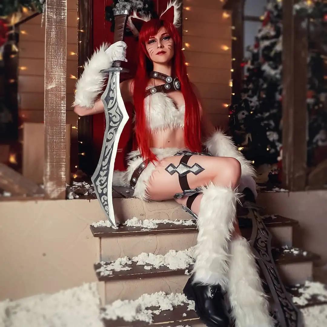 正妹Coser展现西瓜销魂吃法　胸前沾满果肉汁…「特调西瓜奶」引爆饥渴-小湿妹图(5)