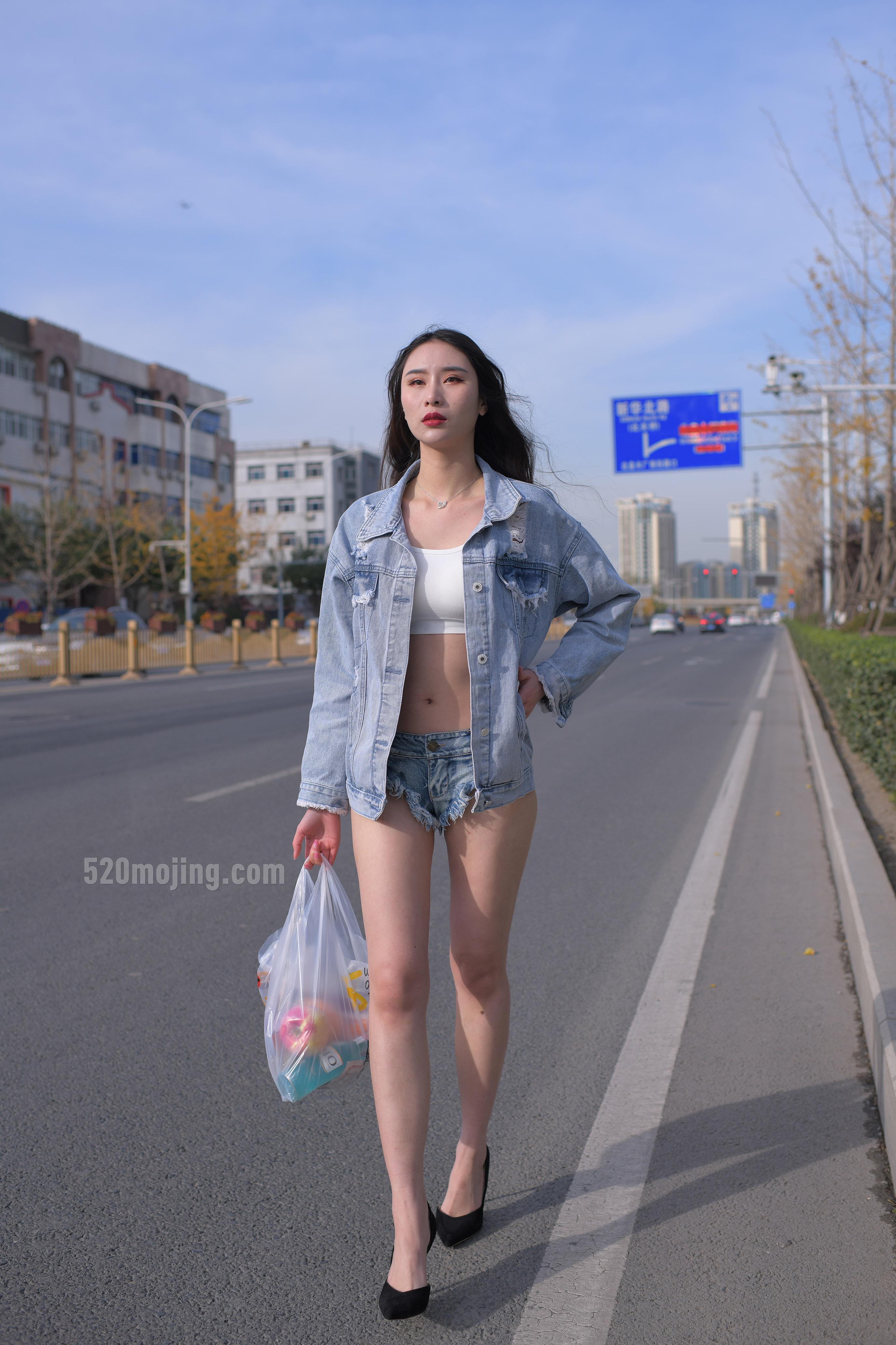 精选街拍作品 NO.0068 热裤长腿黑高跟高清图集(227)