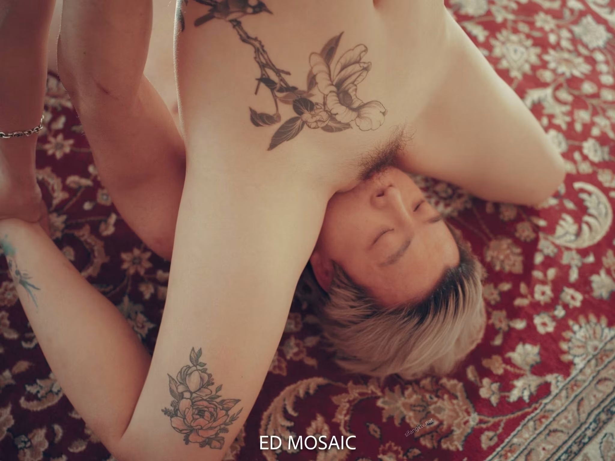 [ED Mosaic] 原本長腿Kiki拍三人平面寫真結果還是出意外了 (145 photos) - ( Page 1 / 8 )(138)