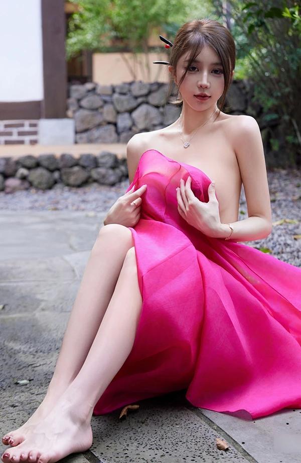 秀人女神tina_甜仔甜美人妻半脱私购流出(17)