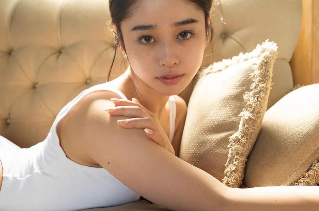 太阳しずく 解放肉体八字豪奶弹出来(14)