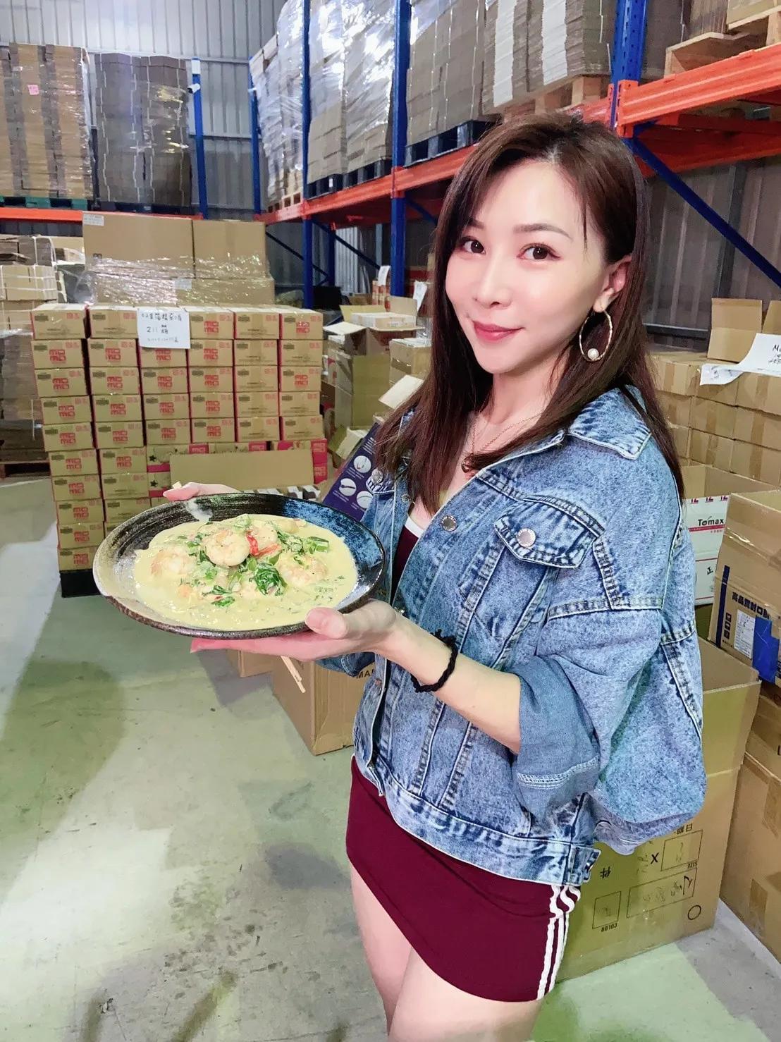 嘉义面线摊「超辣老板娘」傲人事业心好壮观！客人视角引网友热议(6)