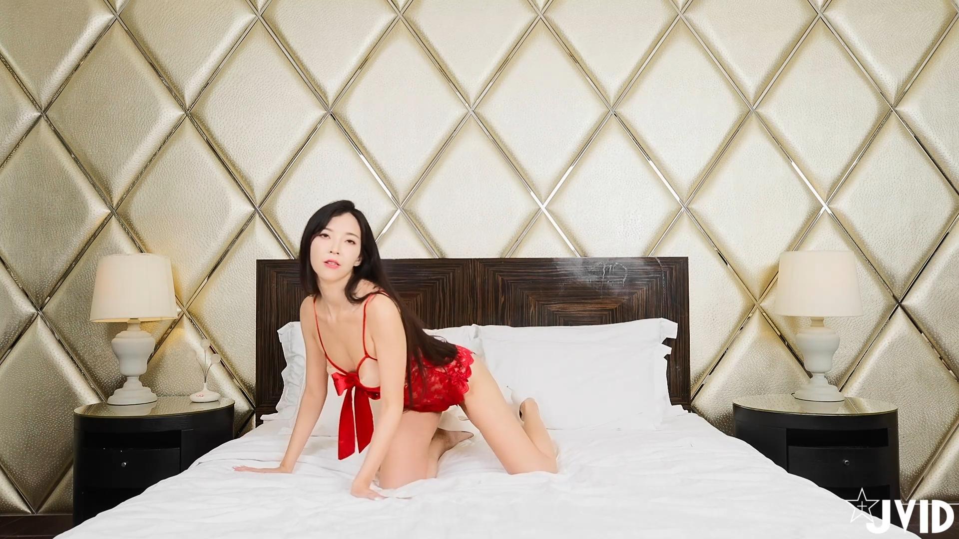 逆天长腿甜心「罗莉Rolly」寂寞光棍夜使出激烈骑乘　浑圆美臀摇出了火辣浪潮(17)