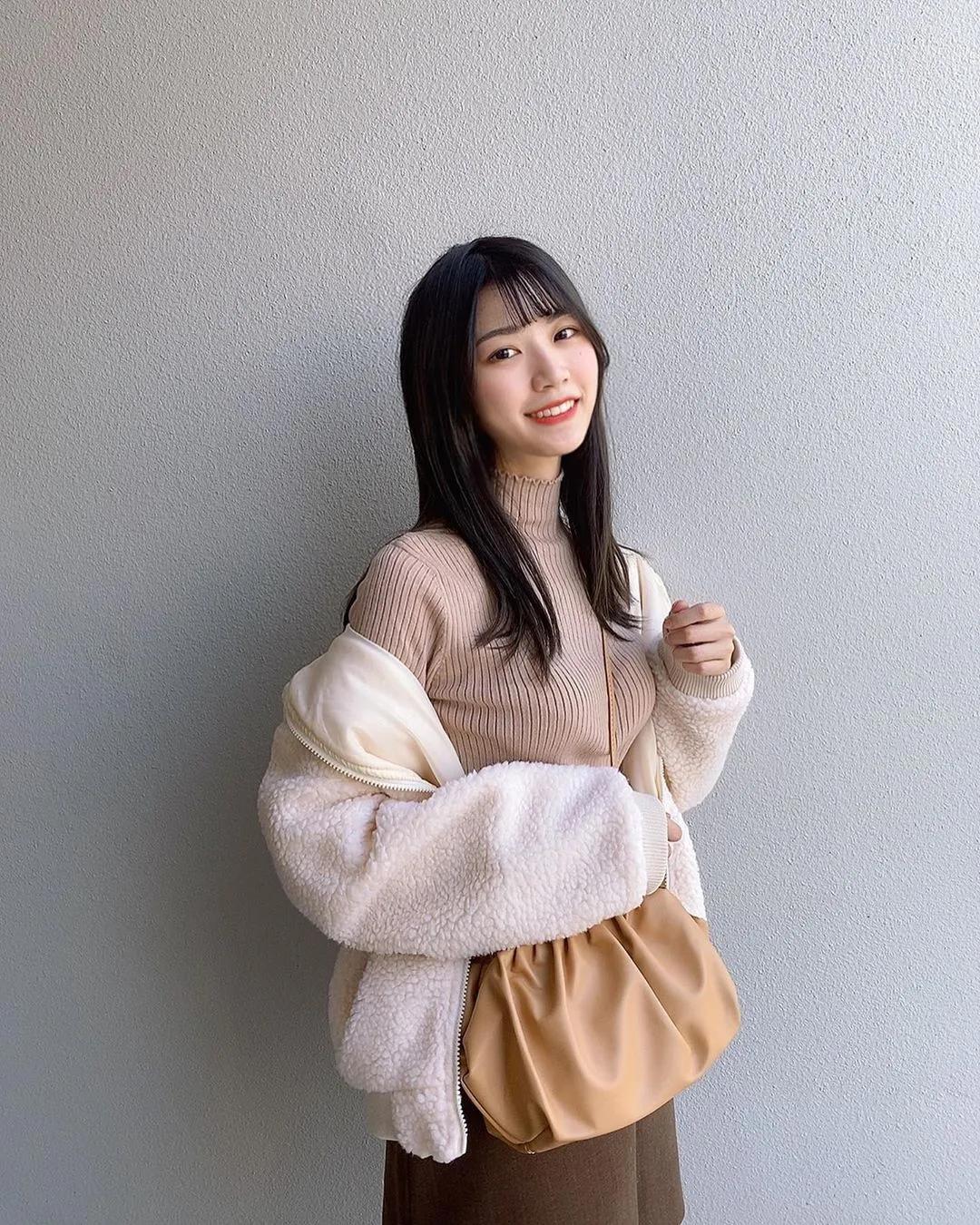 清纯外表本就很是吸睛，随便一抹甜笑就能掳获众多男人目光与爱戴~(2)