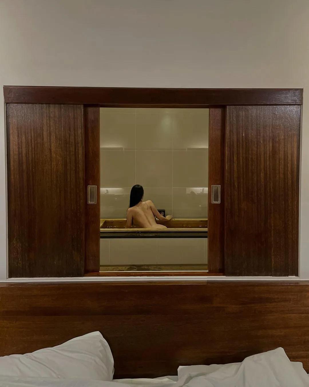 身材凶猛又大方！韩国麻豆「巨乳细腰翘臀」，超多「色色穿搭」让人鼻血直流！-小湿妹图(18)