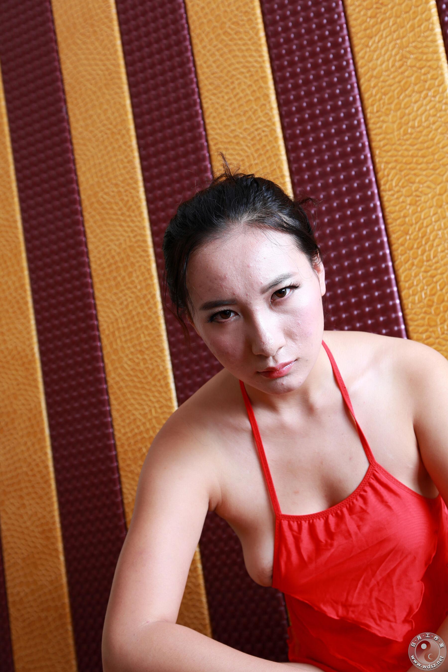 国模套图 国模安安人体私拍套图(145)