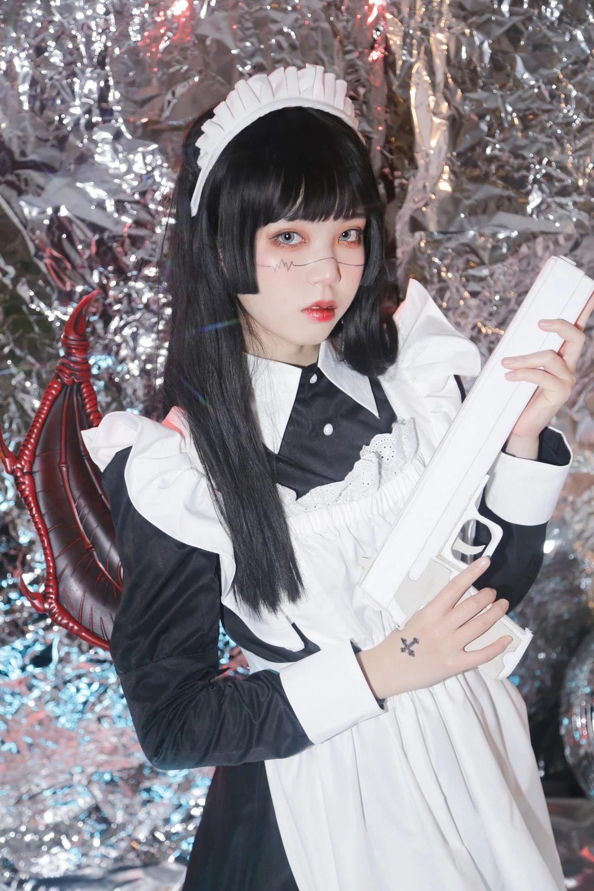 微博妹子Fushii_海堂生化女僕主題美女戰士裝扮性感黑白女僕長裙迷人寫真46P(27)