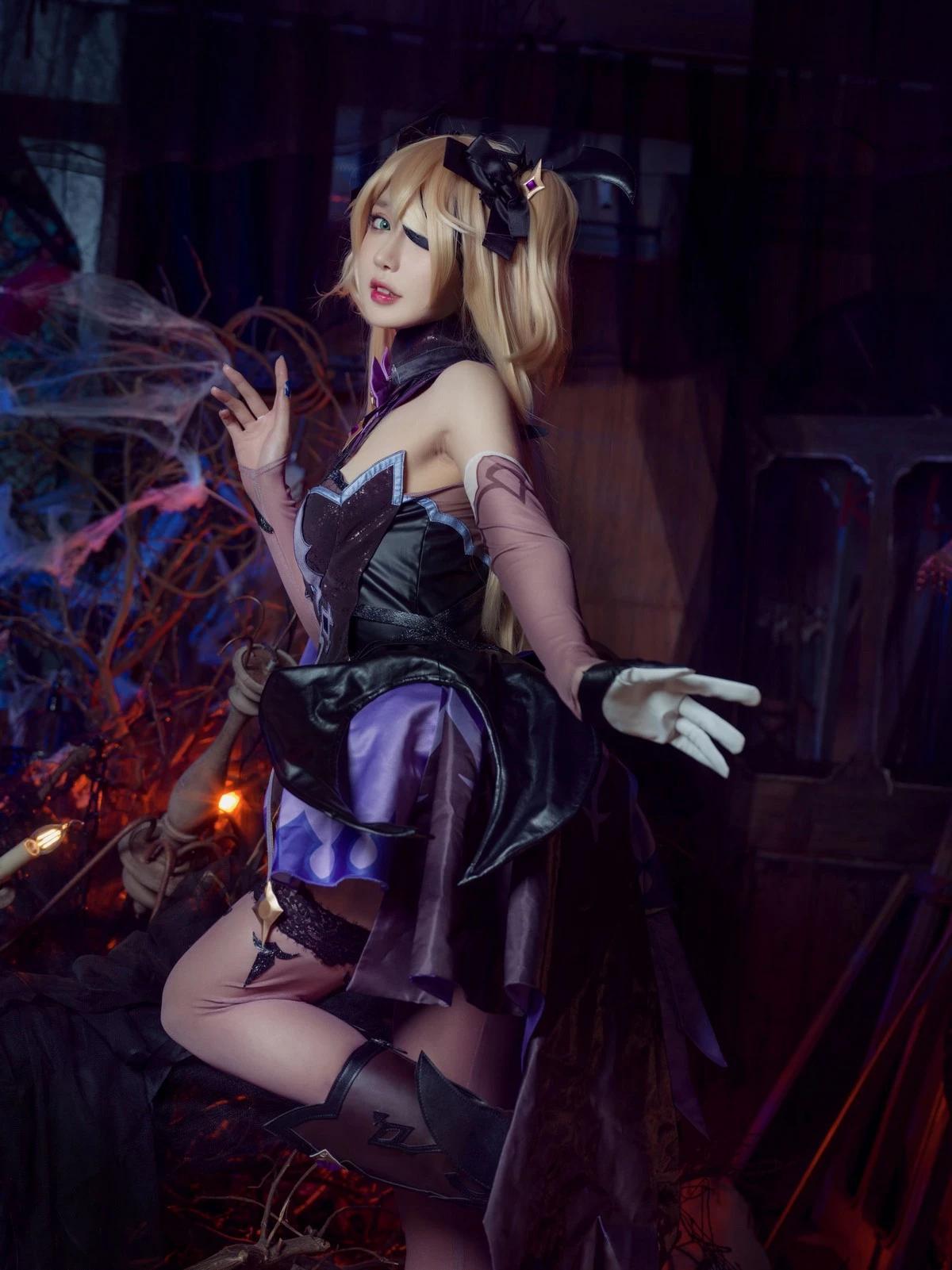 動漫博主阿包也是兔娘原神中二皇女主題情趣內衣露豪乳血滴子遮點誘惑寫真53P(48)