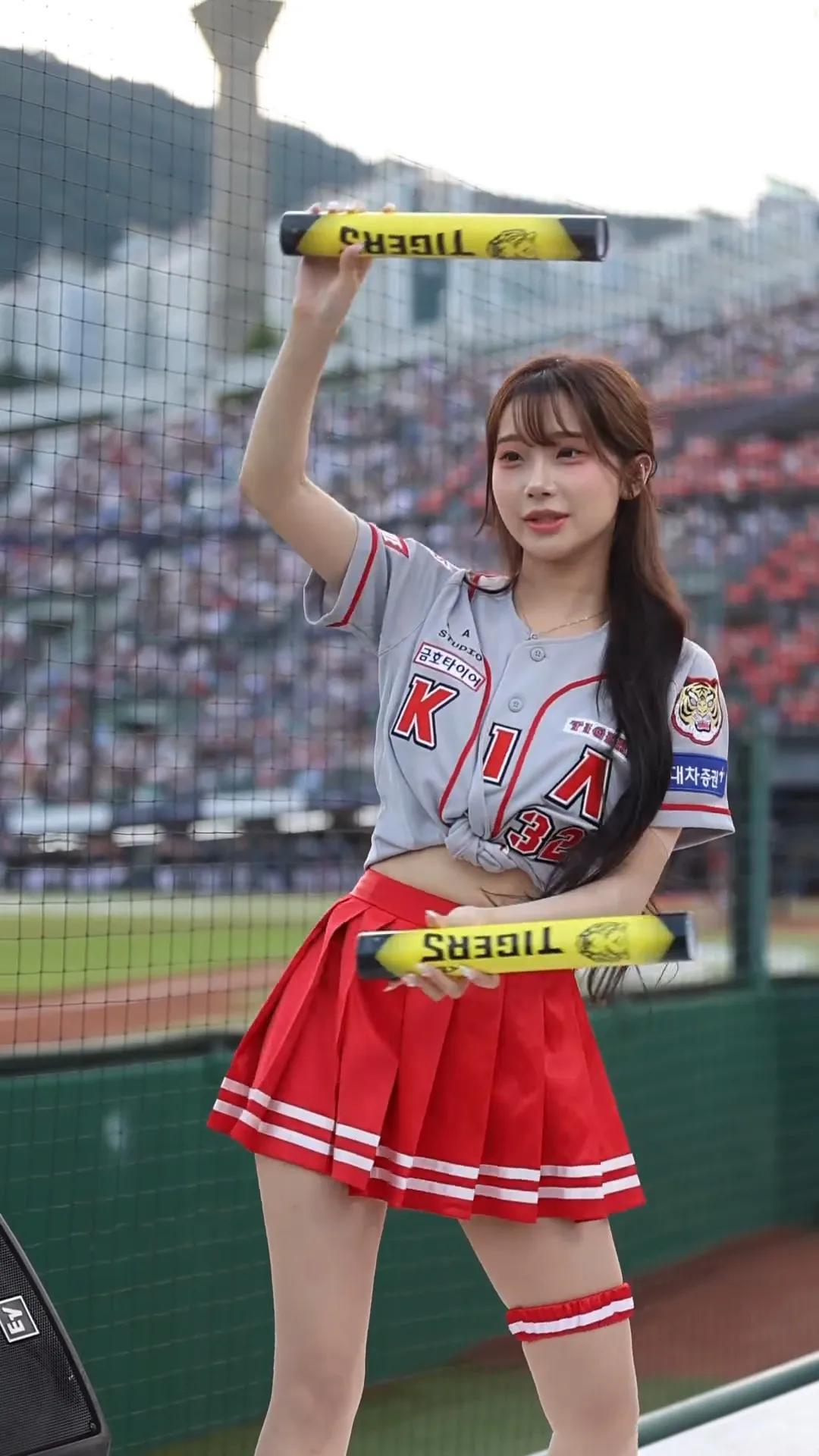 韩流甜心 Lee Ju Eun：她的活力四射与甜美笑容点燃全场