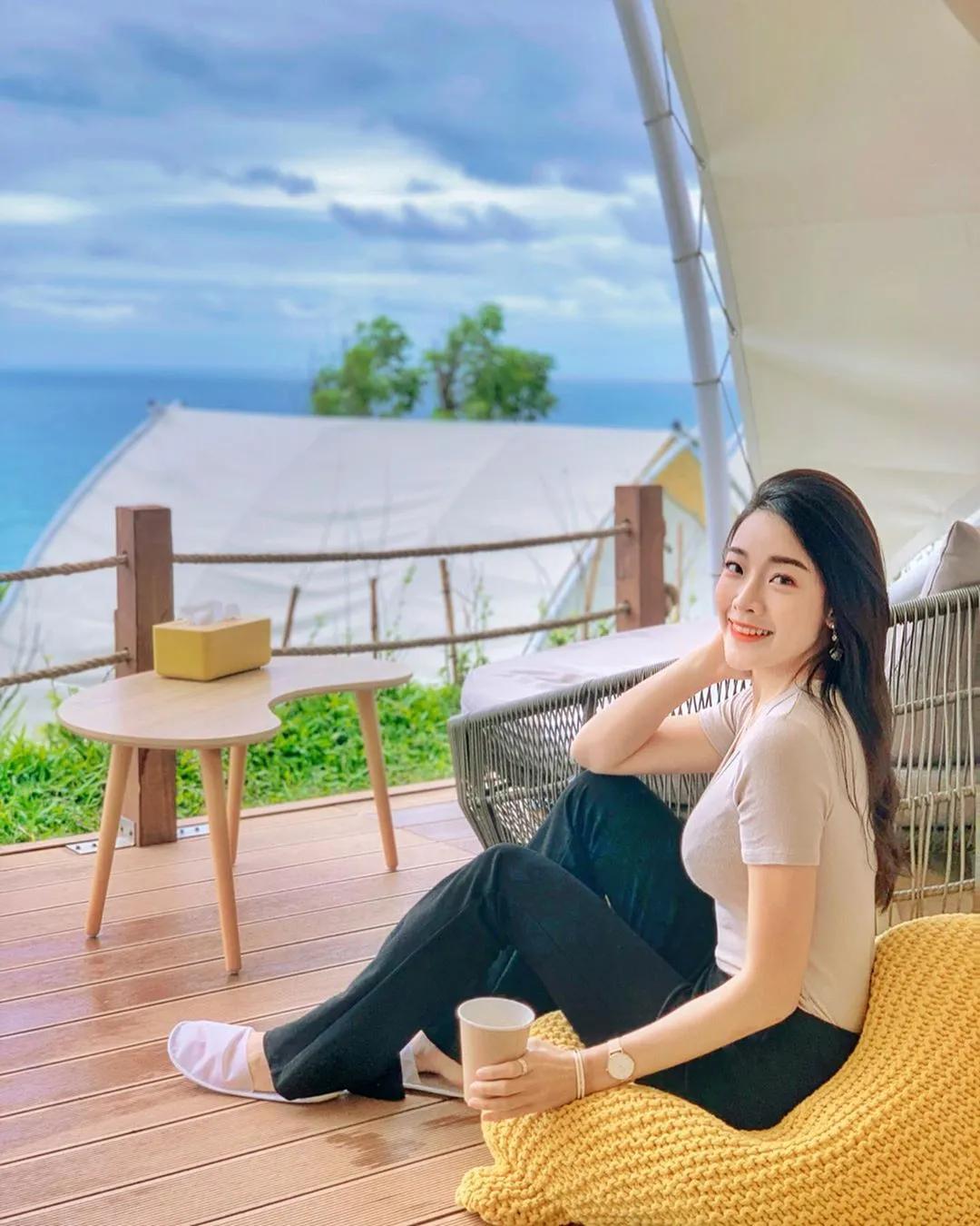 奎奎Kuikui Chen 甜笑搭配姣好身材相当诱惑 ...(9)