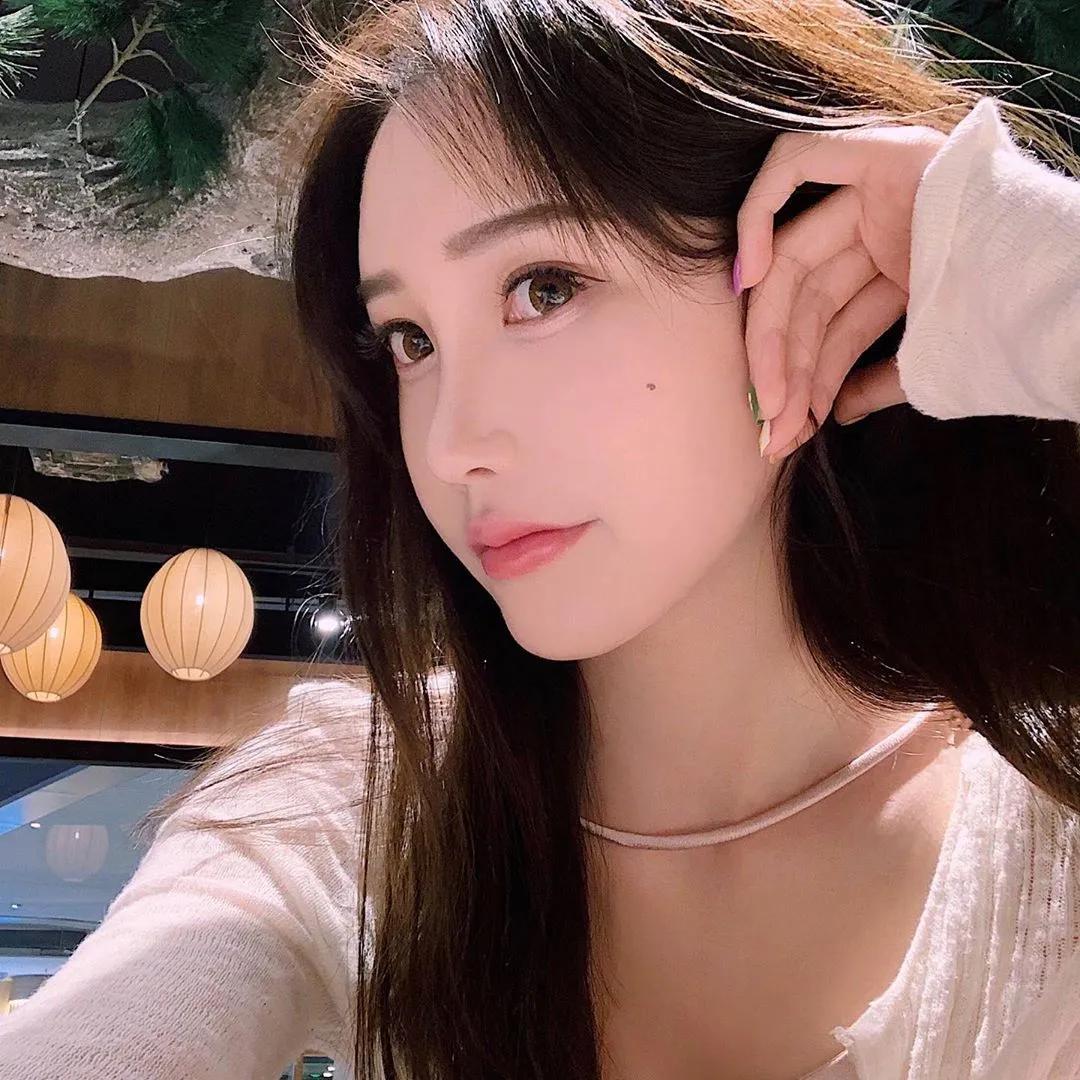 中国南方正妹空服员「私拍性感短片」　欲求不满的夜晚都这样解决…-小湿妹图(9)