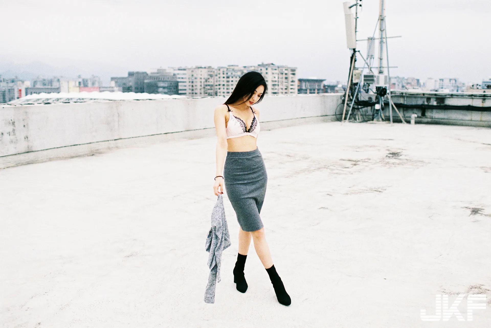 天菜型9头身白皙美腿正妹「Jessie」的大胆细宽丁情欲诱惑！(3)