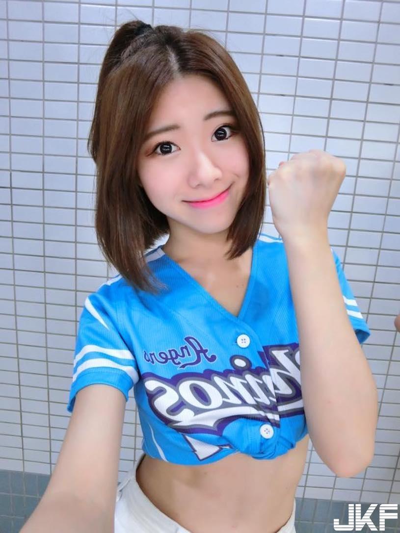 活力运动甜心！　萌萌外表超疗愈，脱下球衣也好正喔！(2)