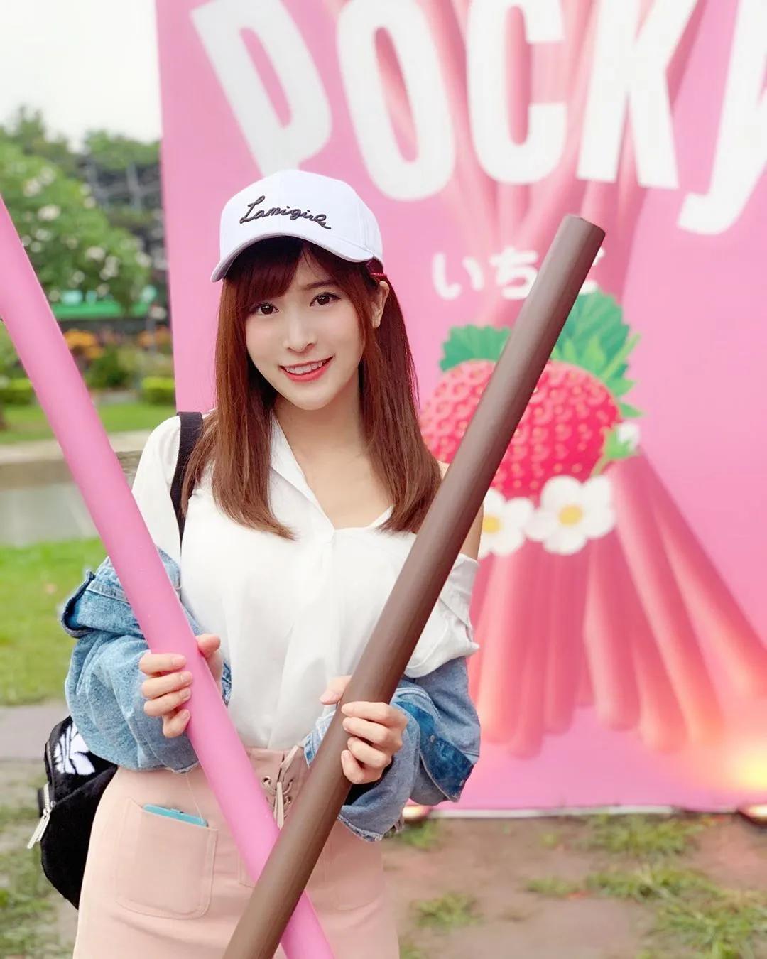 啦啦队女神孟洁 超无辜大眼配上精致脸蛋 有谁能HOLD的住!(11)