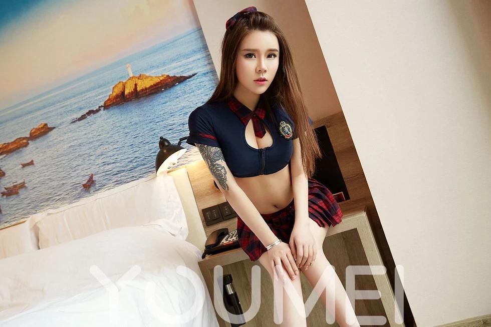 [YouMei尤美]2018_嫩模愛麗莎私房白色內衣配紅色格子百褶裙清涼迷人寫真28P(25)