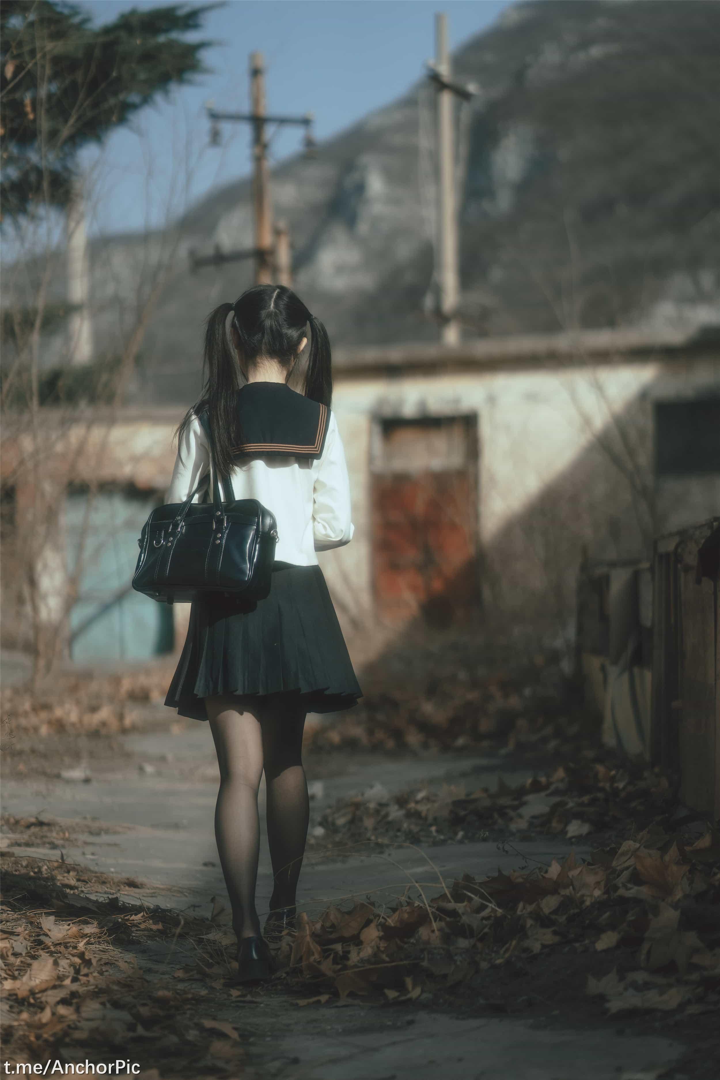 六味帝皇酱 – 暗黑护士 废墟JK 64P(15)