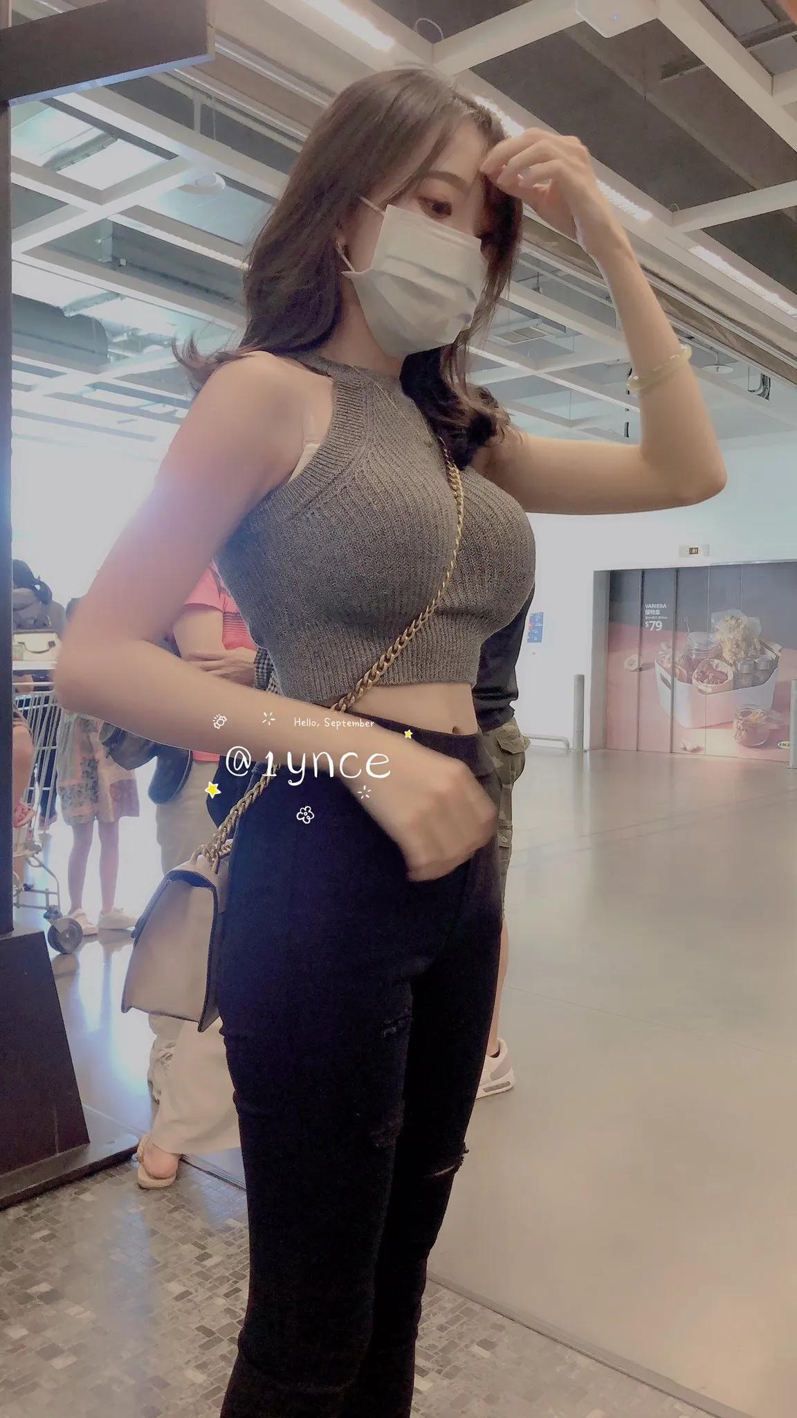 台中IKEA发现「超凶辣妹」娜美级身材有够丰满！超饱满视角引推特疯传…-小湿妹图(6)