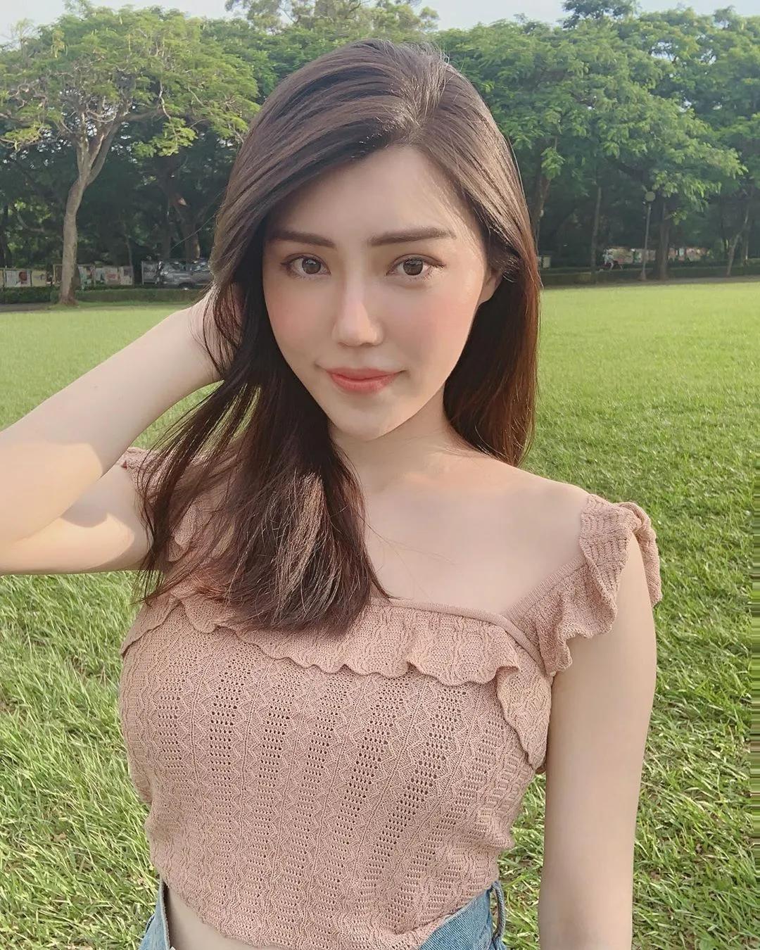 露娜蓉蓉 身材又白又大！尺寸等级太夸张(1)