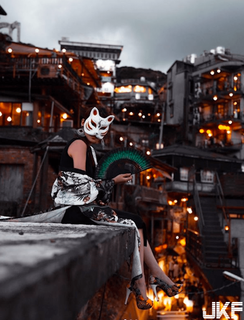 「混血正妹」出国度假秀身材，比基尼中路敞开「白嫩一片」好诱人～(10)