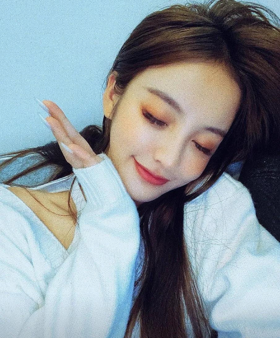 陈纱纱 意外身材加上脸蛋 此等太比例极品：我可以！(1)