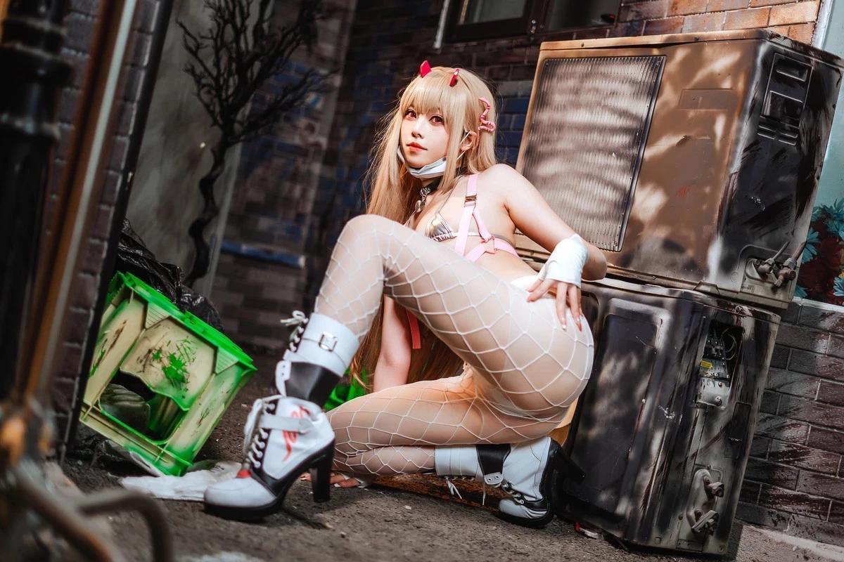 萌系小姐姐蜜汁貓裘勝利女神妮姬毒蛇主題美女戰士裝扮性感服飾配白絲網襪誘惑寫真65P(31)