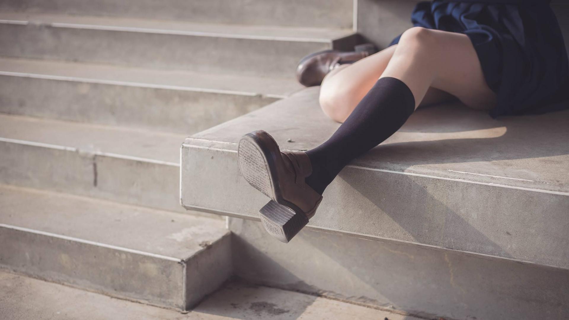 足控的绝对时间　「高中少女」美腿与后颈的绝对领域，青春胴体完全展演(3)