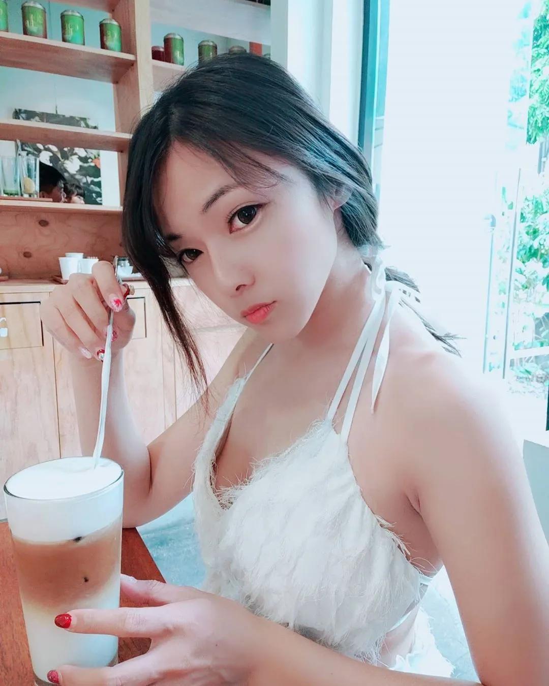 Ｇ乳女神~性感可爱的雪肌奶，让人看了都融化了！(7)