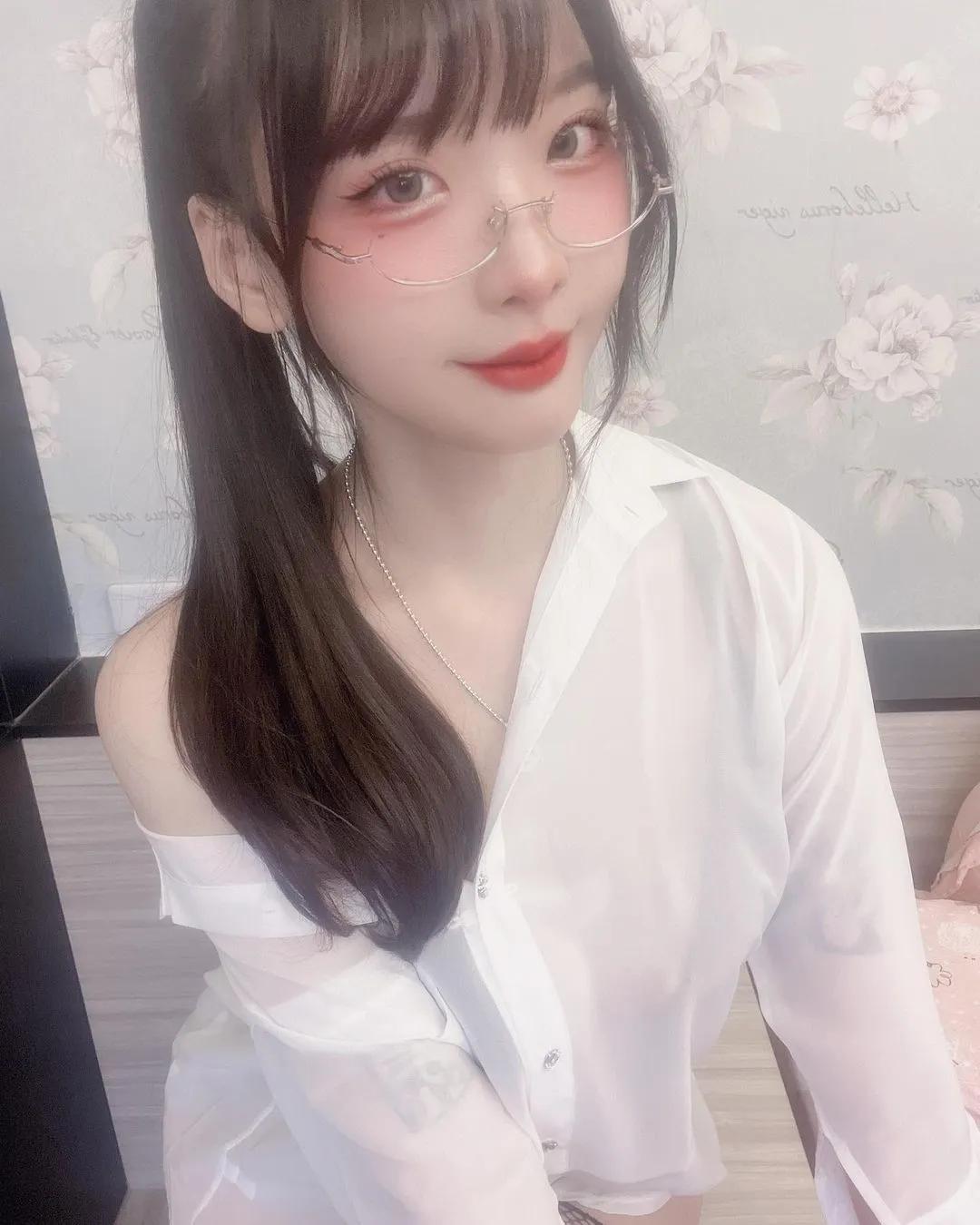 火辣实况主「哈妮」超逆天身材美der你不要不要