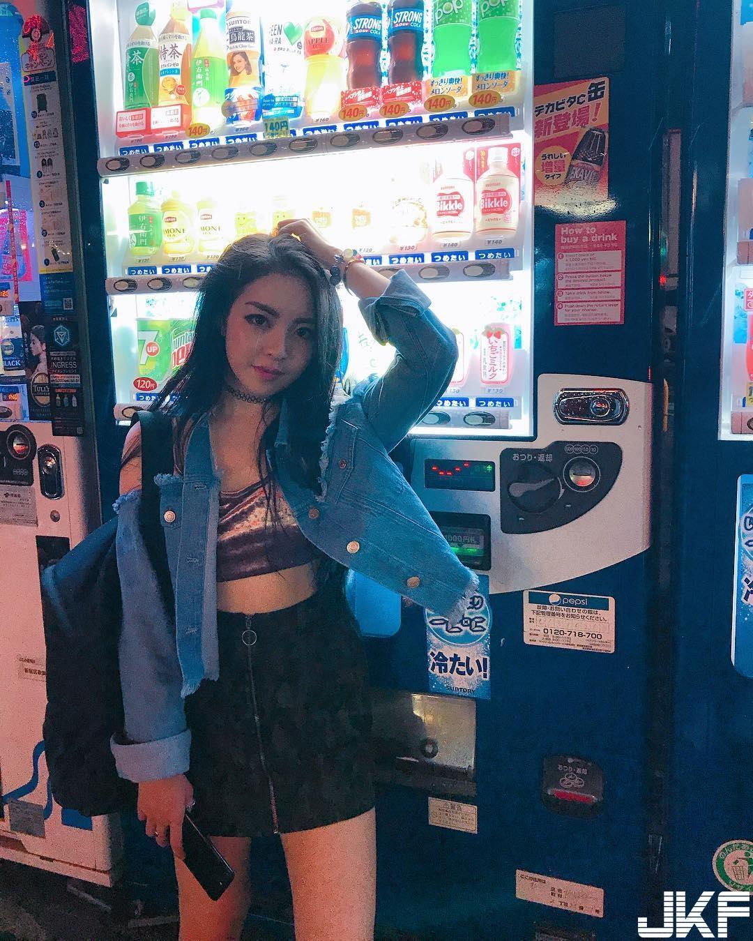 女舞者「超狂一字马」辣到快喷火！「究极美臀」线条美到没话说！-小湿妹图(11)