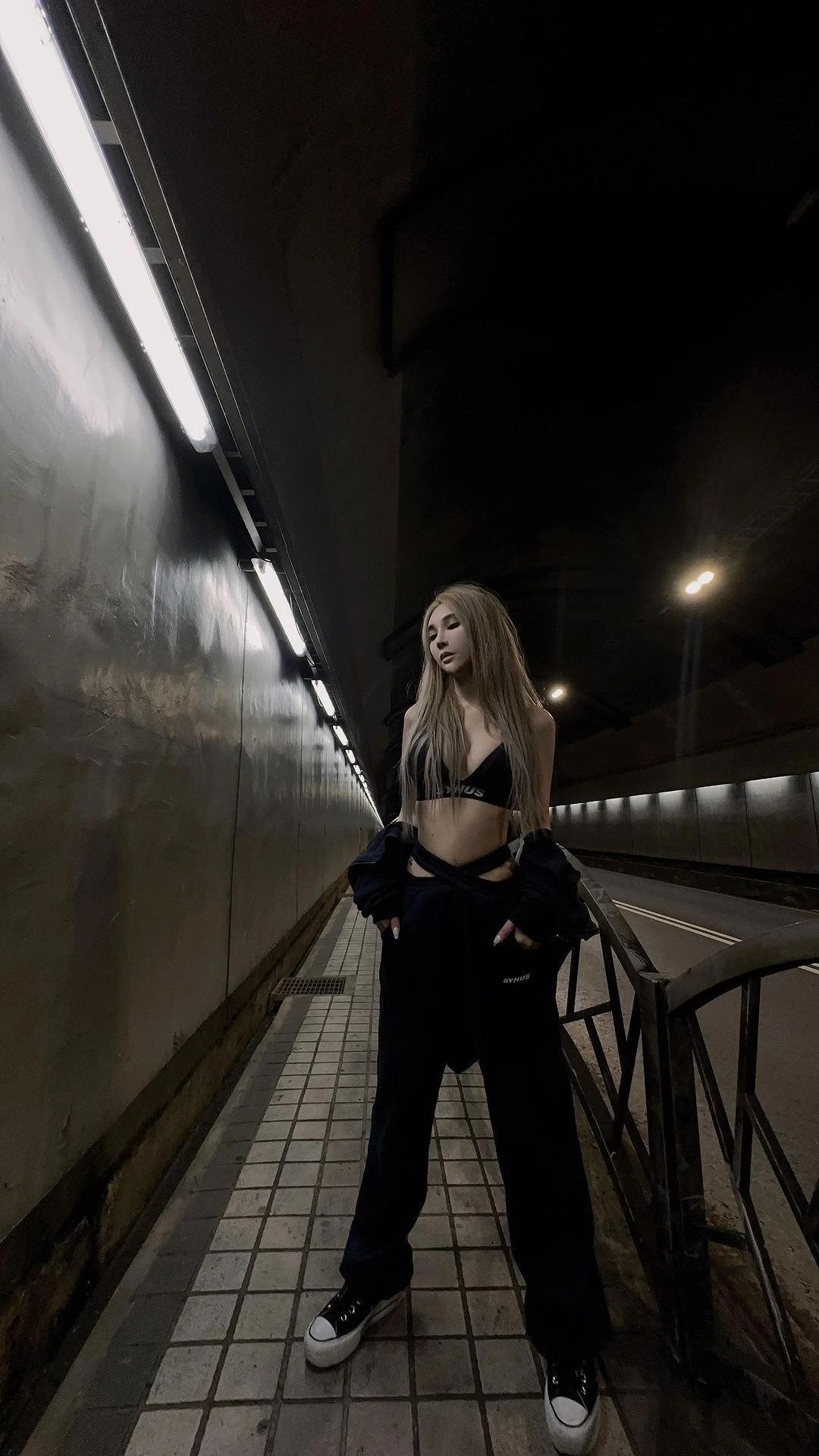 高顏值「𝔸𝕃𝔹𝔼𝔼」展現飽滿火辣身材 (21P)(11)