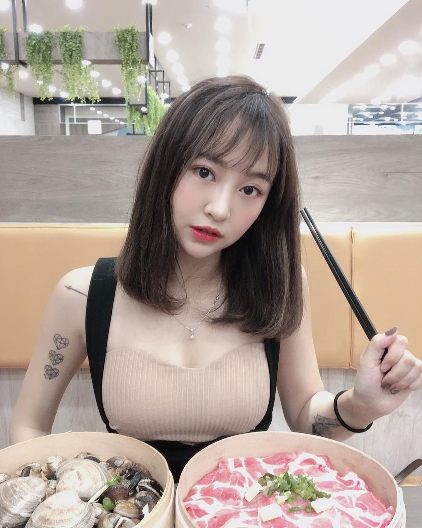 气质、性感兼具的美人！JKF 女郎「芝芝 Neggy」泳装解放诱人 S 型曲线-小湿妹图(26)