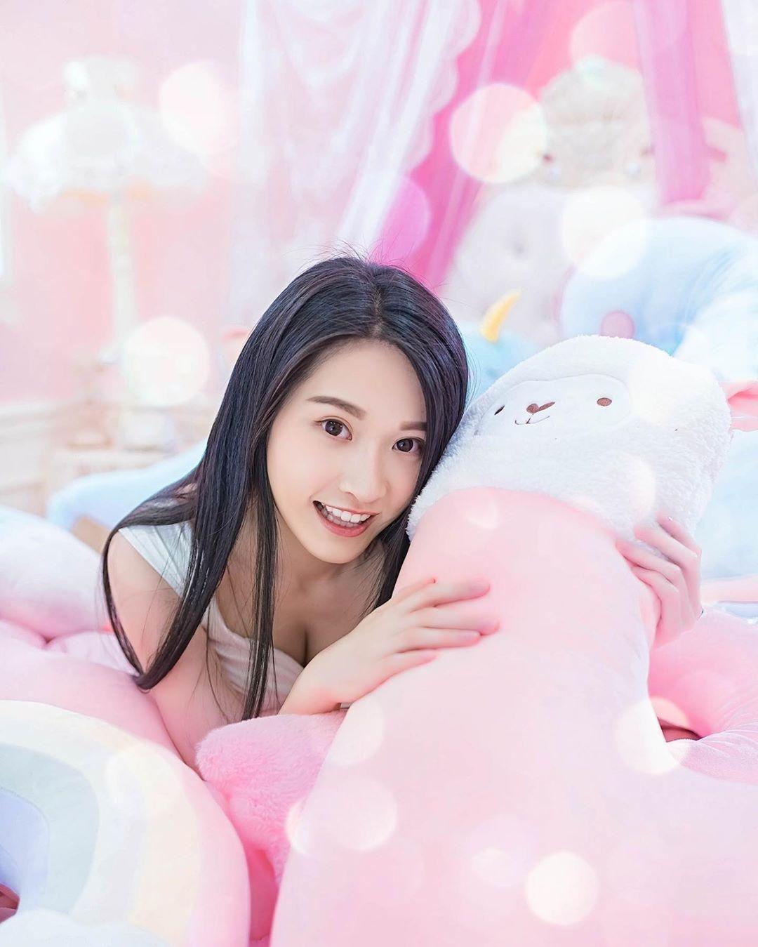 Aries艾瑞丝 纤纤小蛮腰超S线条逼死人 网：视角太邪恶(15)