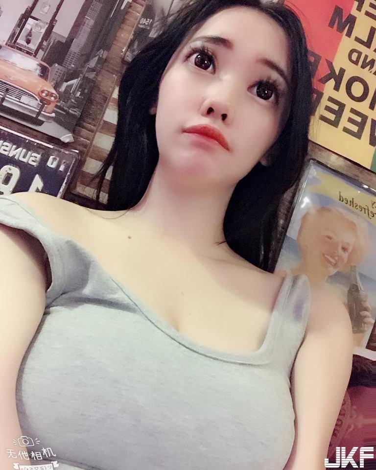 奶奶太重只好放桌上！「巨乳正妹」胸前份量太豪迈，色气巫女榨干你的精气！(15)