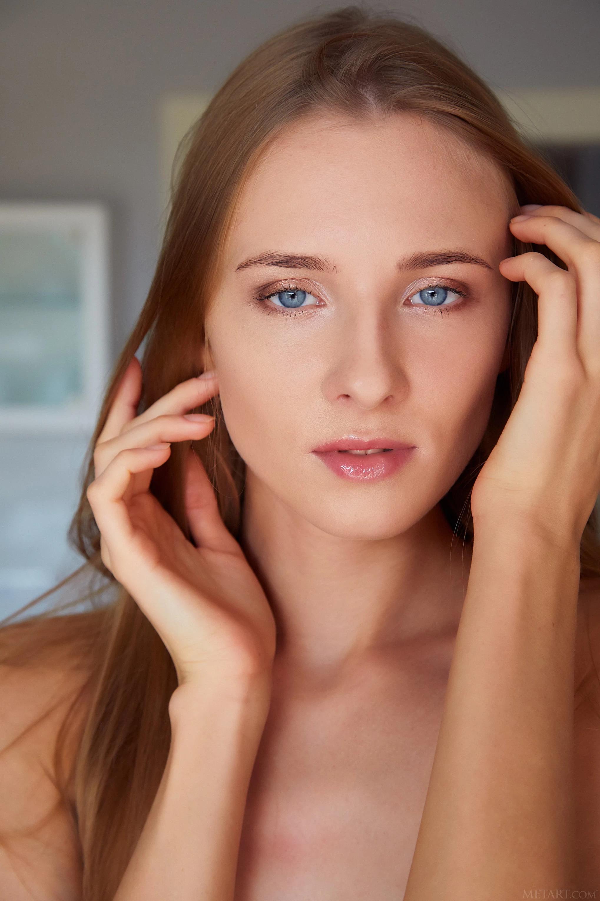 Nimfa - Bar Stool (125P)(65)