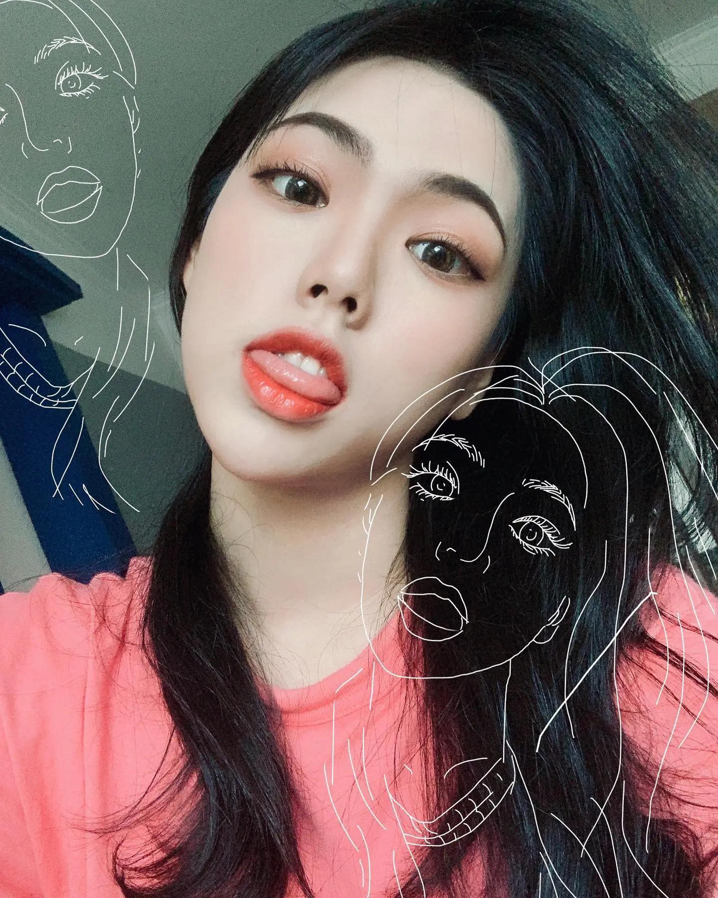 清纯是假象！大眼正妹遭起底…　18+色色照全曝光　网：原来尺度这么大！(7)