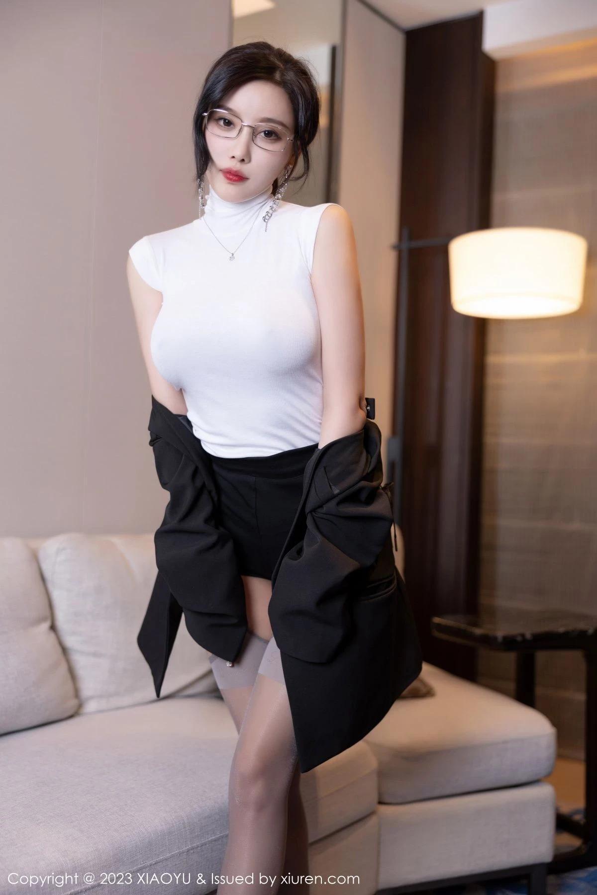 [XiaoYu畫語界]Vol.951_女神楊晨晨Yome白色半透緊身衣配灰絲吊襪秀豐滿身材誘惑寫真86P(40)