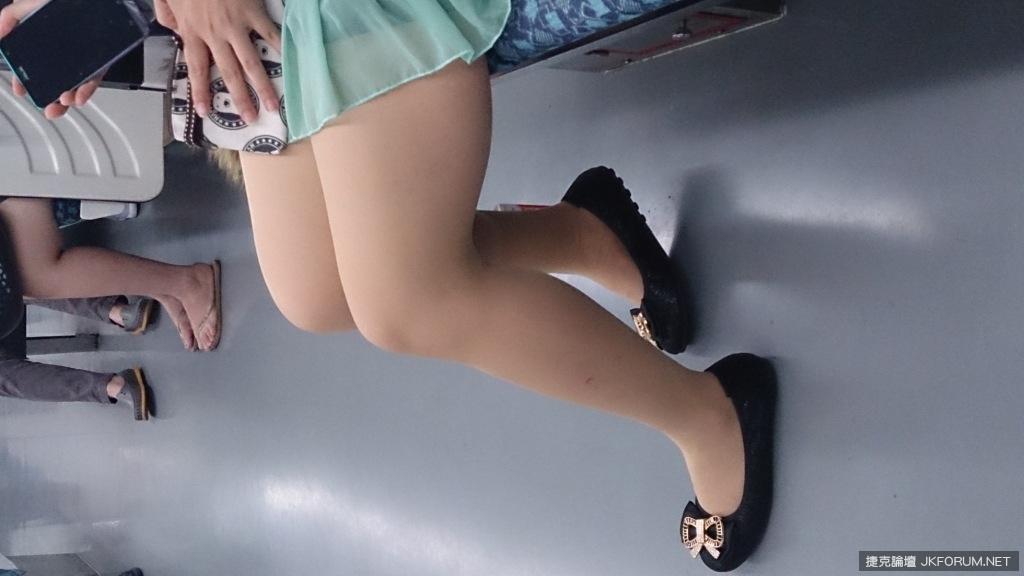 女朋友坐这款姿态没人看才怪(4)