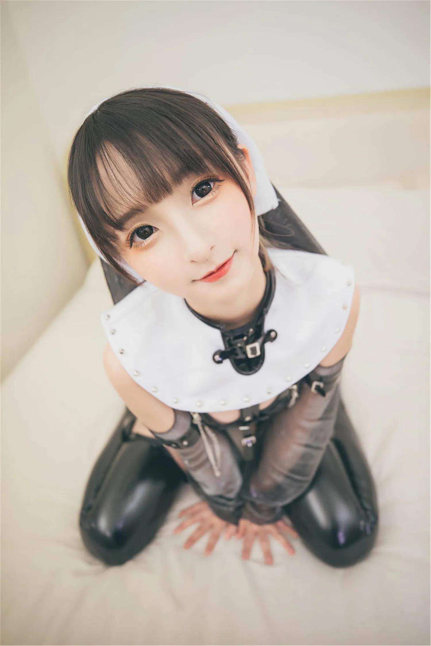 神楽坂真冬《情趣修女》紧致翘臀辣到受不了(8)